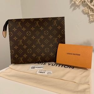 Louie Vuitton Monogram Toiletry Pouch 26